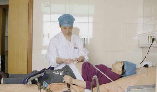 丈夫|二胎妈妈临产前,请求丈夫“保大”被骂太自私,网友:哪里错了?