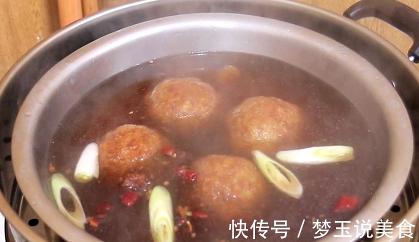 红烧狮子头的正确做法,调肉馅是关键,软烂入味,一盘都不够吃!