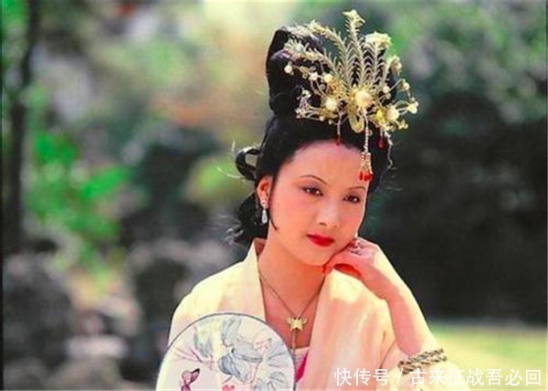 其实,《红楼梦》的作者已经再三暗示:贾琏可能是皇帝