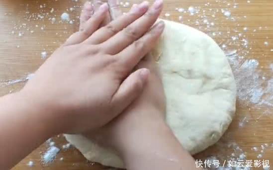 美味|教你一个最简单的油条做法,只添加鸡蛋和酵母,营养美味又健康