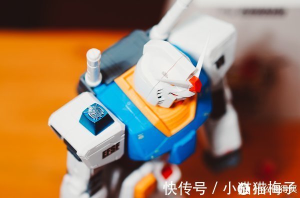 ikbc|高达键盘居然还有补完计划?ikbc联名高达金属键帽上手体验