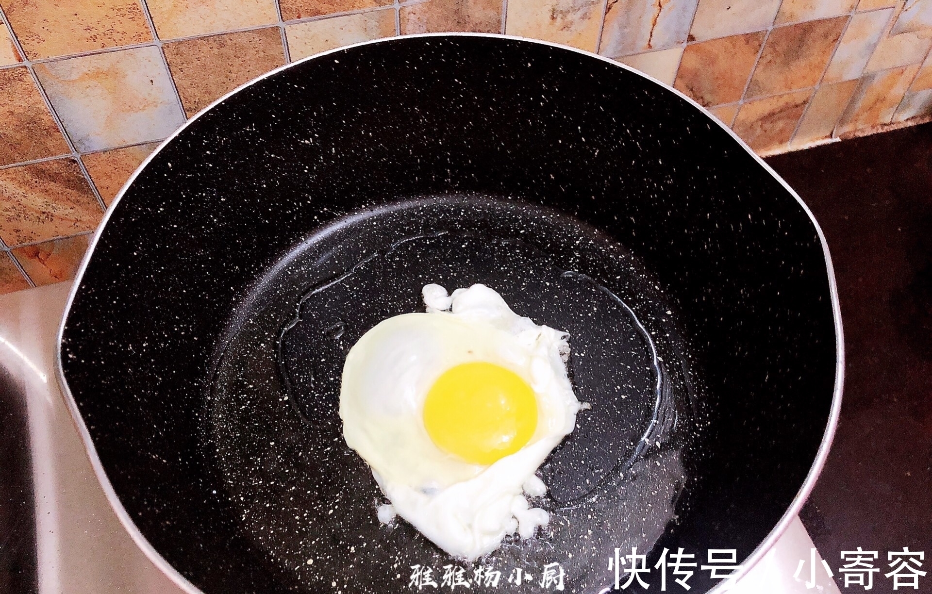 生滚汤|炖鲫鱼汤,别只加水炖,多加一个它,鱼汤奶白,好喝无腥味