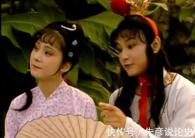 丫鬟#端午节的晚上,晴雯拒绝陪宝玉洗澡,拉开了悲剧人生的开始