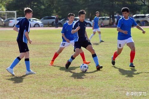 初高中要求统一发型，男女学生都有，女生大哭：“好丑啊！”