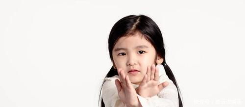 上门|3岁娃电梯里放屁,男子坦言带孩子去检查下,事后爸爸上门道谢