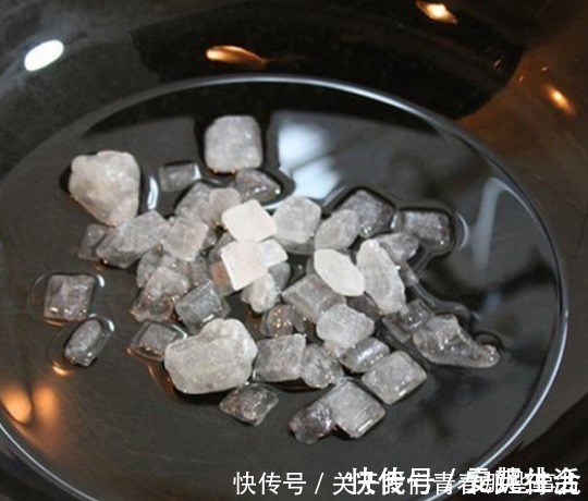 红烧肉|炒糖色,先放冰糖就错了,多做1步,糖色红亮诱人,不发黑不发苦