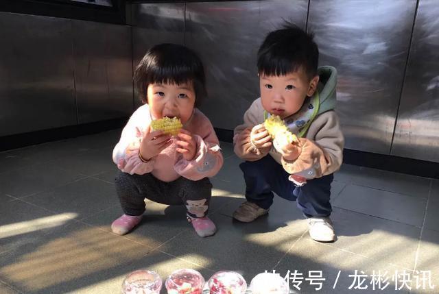 规律|2岁孩子不爱跟小朋友玩,是孤僻吗社交发育规律告诉你多虑了