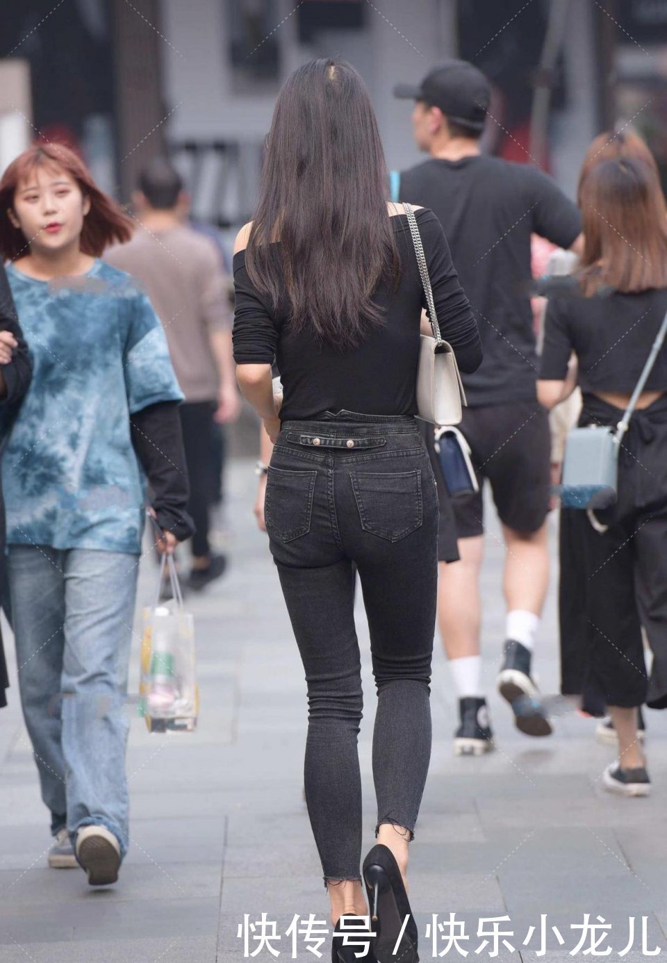 奶茶妹妹|超清纯的奶茶妹妹,小u领的灰色背心,秋季的清凉风扑面而来