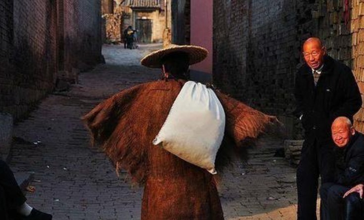 外地人&30年前,那些卖刀不收钱、留下预言的“赊刀人”,到底什么来头