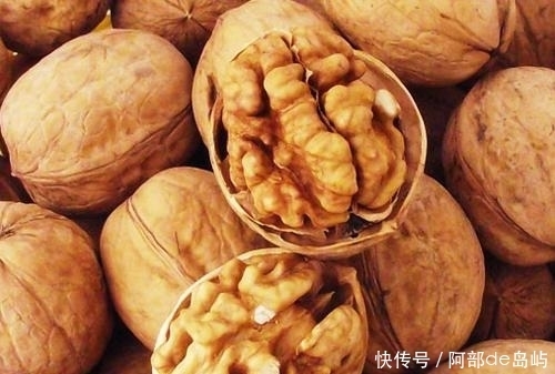 核桃和此物一起煮,每天几口,白发变黑发,皮肤细腻有弹性