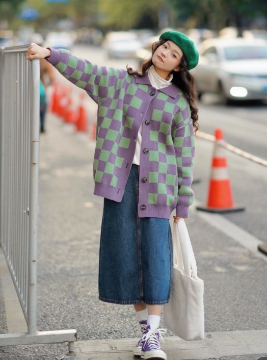格纹 “针织衫+半裙”才是今冬最火穿搭,简约大方又时髦,照穿准没错