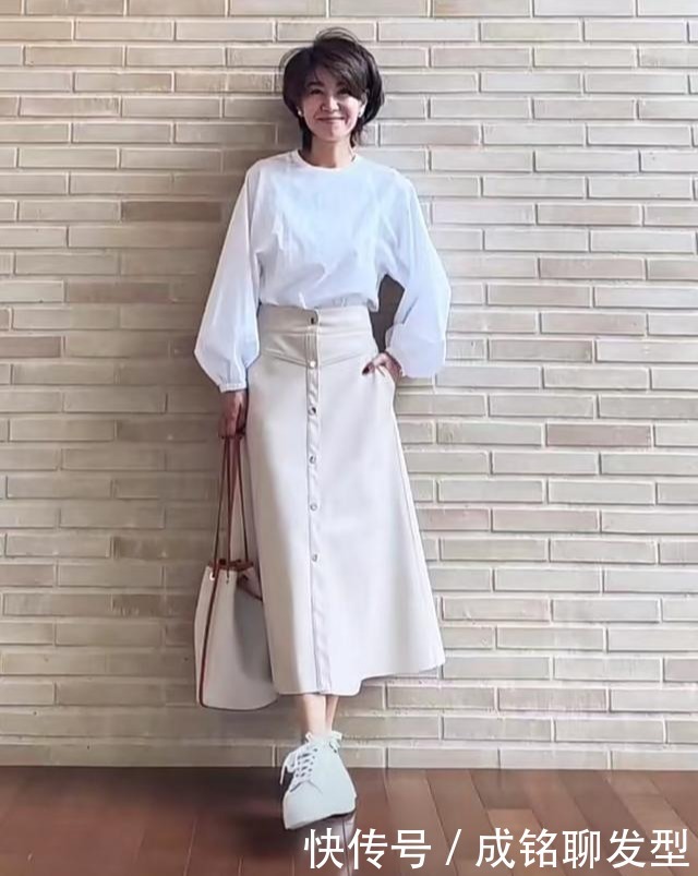 身材|这位50岁小个子博主,凭借减龄大气的穿搭出圈,美得猜不出年龄