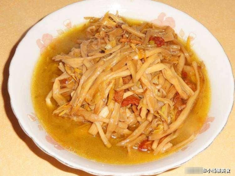 食谱|黄花菜怎么做最营养？黄花菜此做法，特解馋，鲜香四溢，老少皆宜