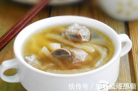 放进冰箱|怪兮兮的,腊猪头猪蹄都炖熟煮粑了,风萝卜居然还没有炖粑。