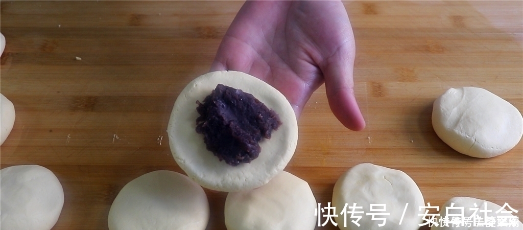 糯米粉换个做法真好吃,外酥里软不粘牙,比油炸糕还简单