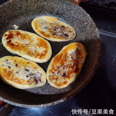 正宗地道的消耗豆沙馅之平底锅酥饼做法,速来围观