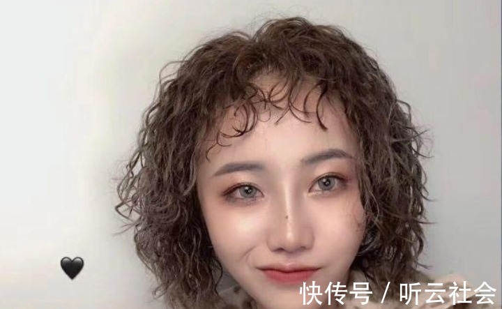 波浪 女人过了35岁,不管剪短发还是长发,少用这几款发型,显老掉档次