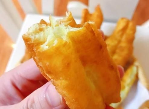 炸油条秘方,很适合在家做,不用泡打粉,一看就会做,一做就成功