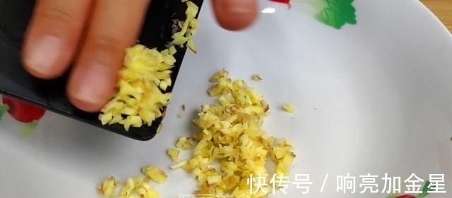 生姜和茶叶一起泡水喝,作用真是厉害,解决了很多人的大问题!