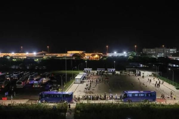 阳性|全国新增本土61加23！ 浦东机场连夜开展核酸检测