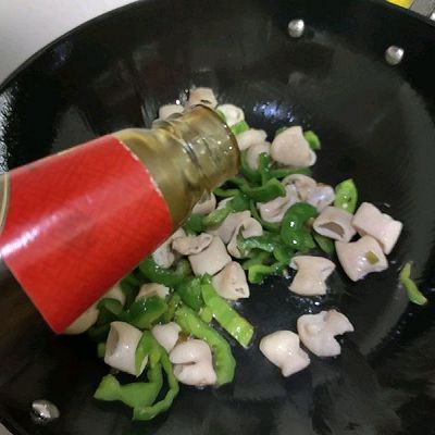 招牌|#一勺葱伴侣，成就招牌美味#回味无穷的青椒肥肠