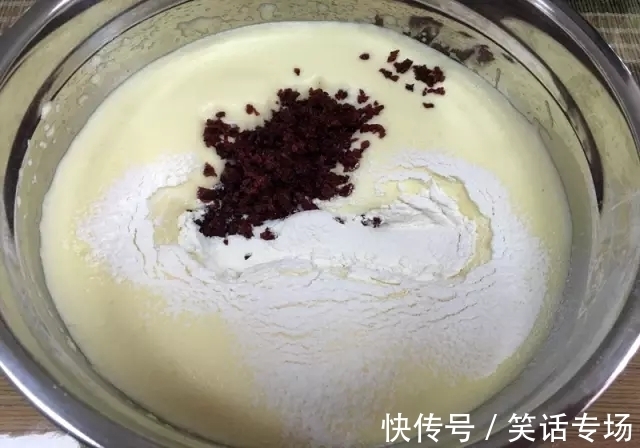 没有烤箱怎么做蛋糕4种方法电饭煲、微波炉、平底锅和蒸蛋糕