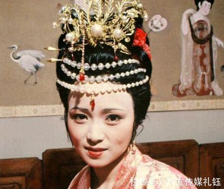 贾珍$秦可卿病的离奇,五位大夫轮番瞧病,却不敢说腹中胎儿是何人的