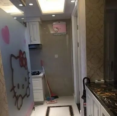 厨房|230万上海中环买44平房子,厨房巴掌大,卫生间估计你都没见过!