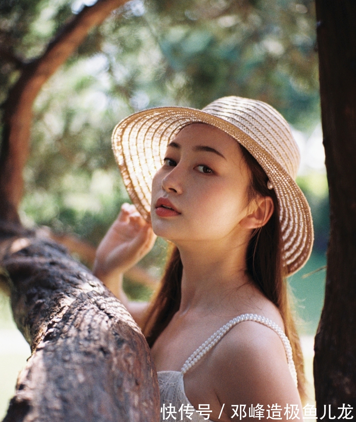 琼卮!七言格律:流莺脉脉频回首,有意传情归旧林