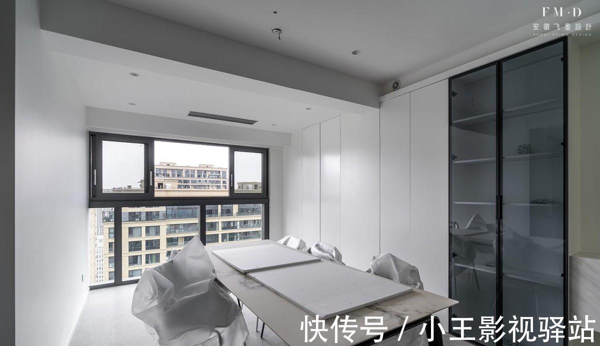 玻璃柜|又是个260㎡的抢手大平层，高层湖景房格局够大，越简，越奢华