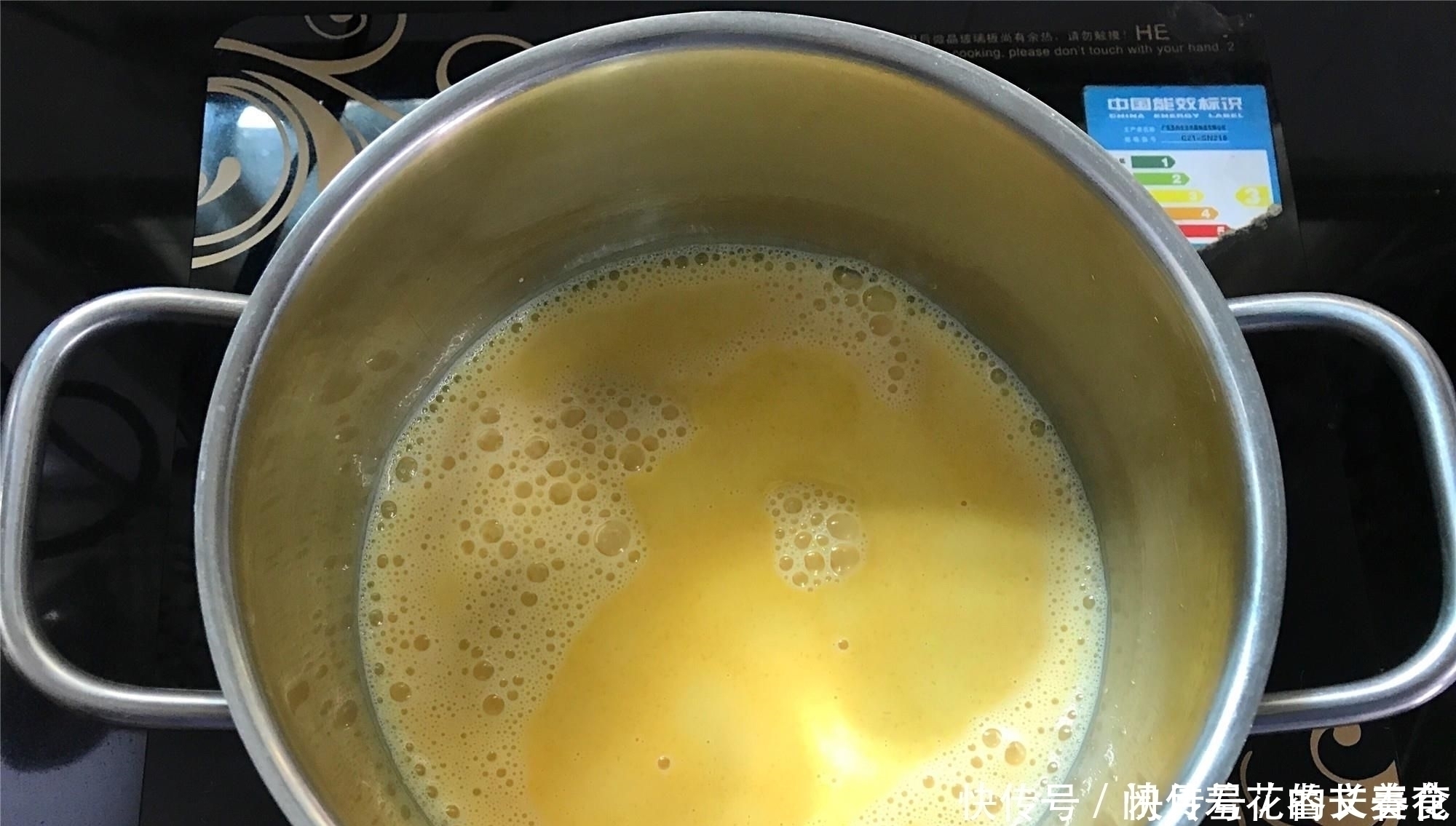 烤箱|南瓜新吃法,不用面粉,不用烤箱,软糯香甜,比蛋糕简单还好吃