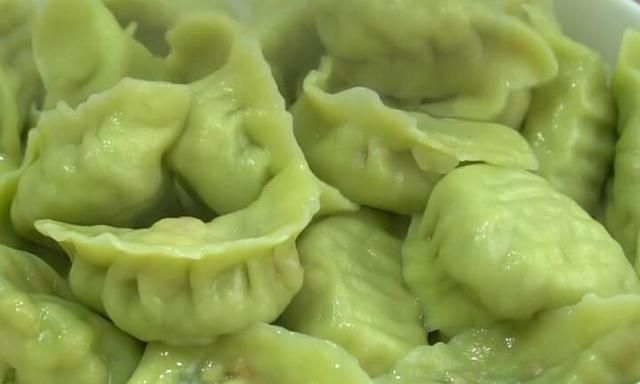 饺子|夏天,用此菜包饺子比韭菜茴香馅好吃,2块钱1把,人人都能买得起