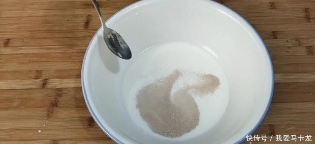 不加一滴水教你做松软咸香的花卷,制作简单,比外面买的好吃