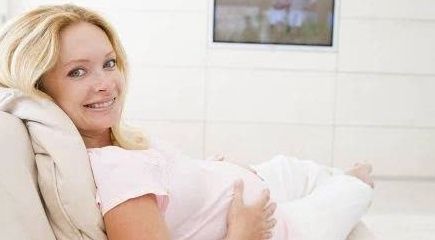 小动|妇产科主任：孕期避免胎儿脐带绕颈，这2个小动作 孕妈要避免