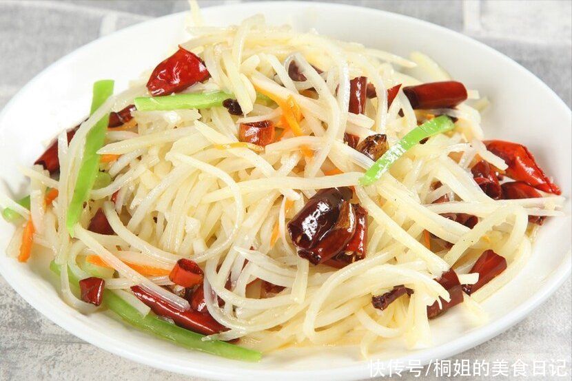 调味汁|炒土豆丝要想爽脆，别再下锅焯水了，教你一招，出锅又香脆又入味