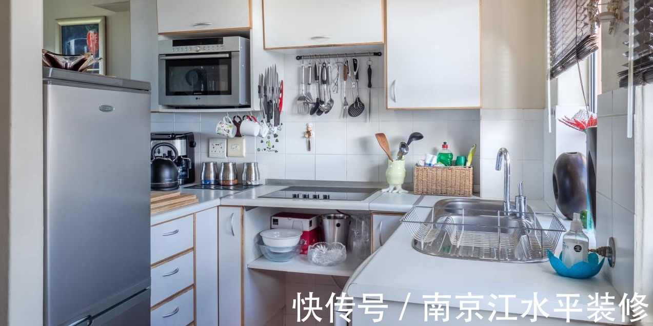小户型|南京小户型厨房的收纳,怎么收纳不凌乱,物品一目了然
