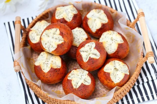 烤箱|自制低脂碱水球,无糖无油营养十足,饱腹感强适合减肥人群食用