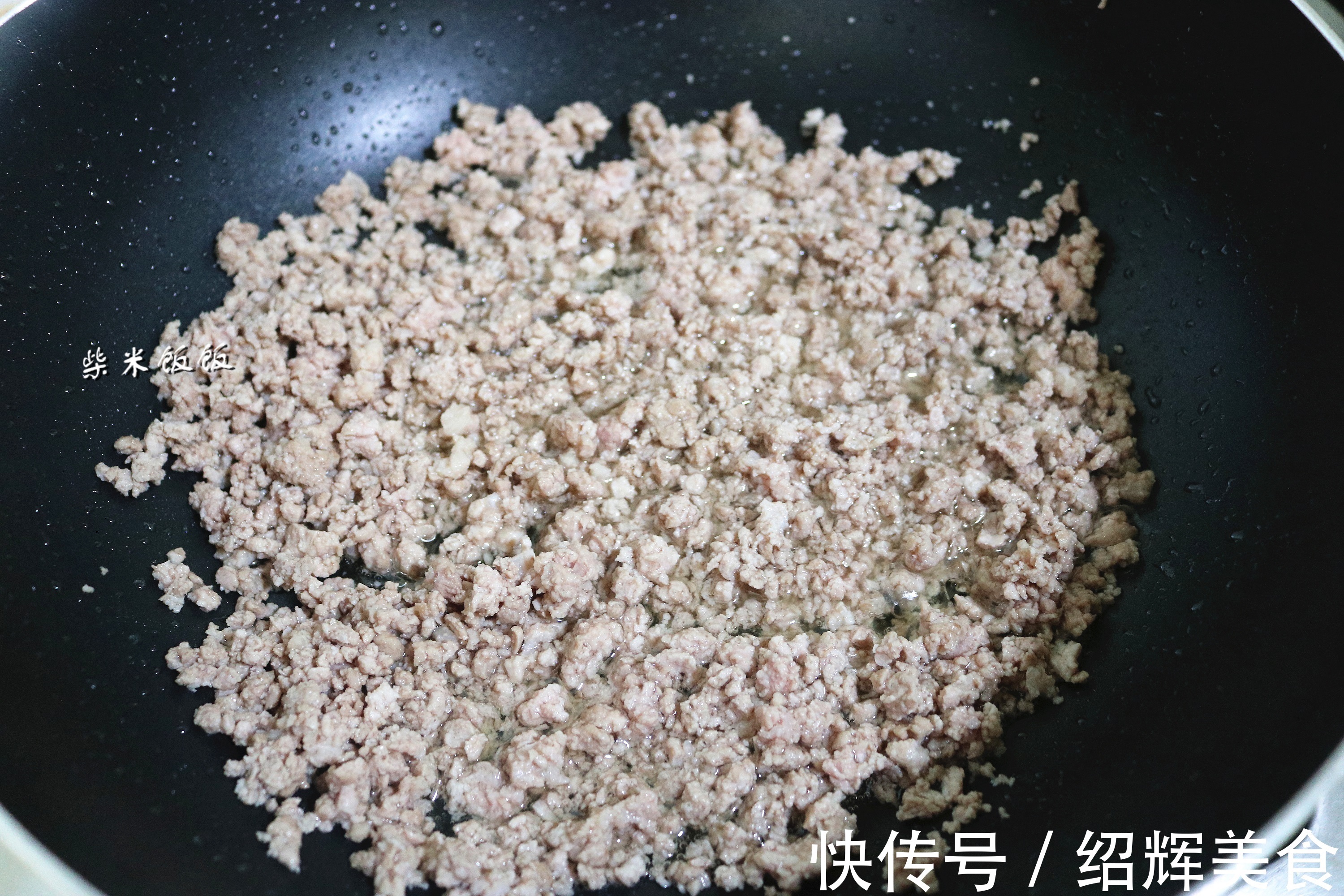 小丁|我家吃烧麦从不买，这做法简单，捏一捏10分钟出锅，4个不够吃