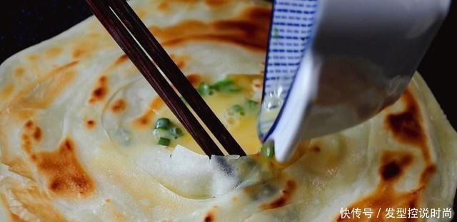 层次|在家不出门,教你鸡蛋灌饼的新做法,不鼓泡却起层次,外酥里嫩