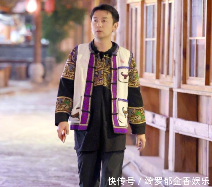 极挑 《极挑》官宣嘉宾海报,全员穿民族风服装,邓伦黄明昊少年感十足