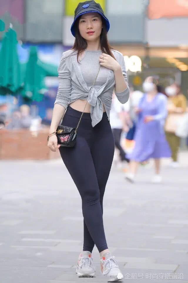 穿搭|活得精致的女人，夏季都穿“健美裤”，遮肉显瘦还好看