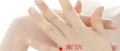 它是人体自带的“消炎穴”,每天按揉三分钟,清热泻火