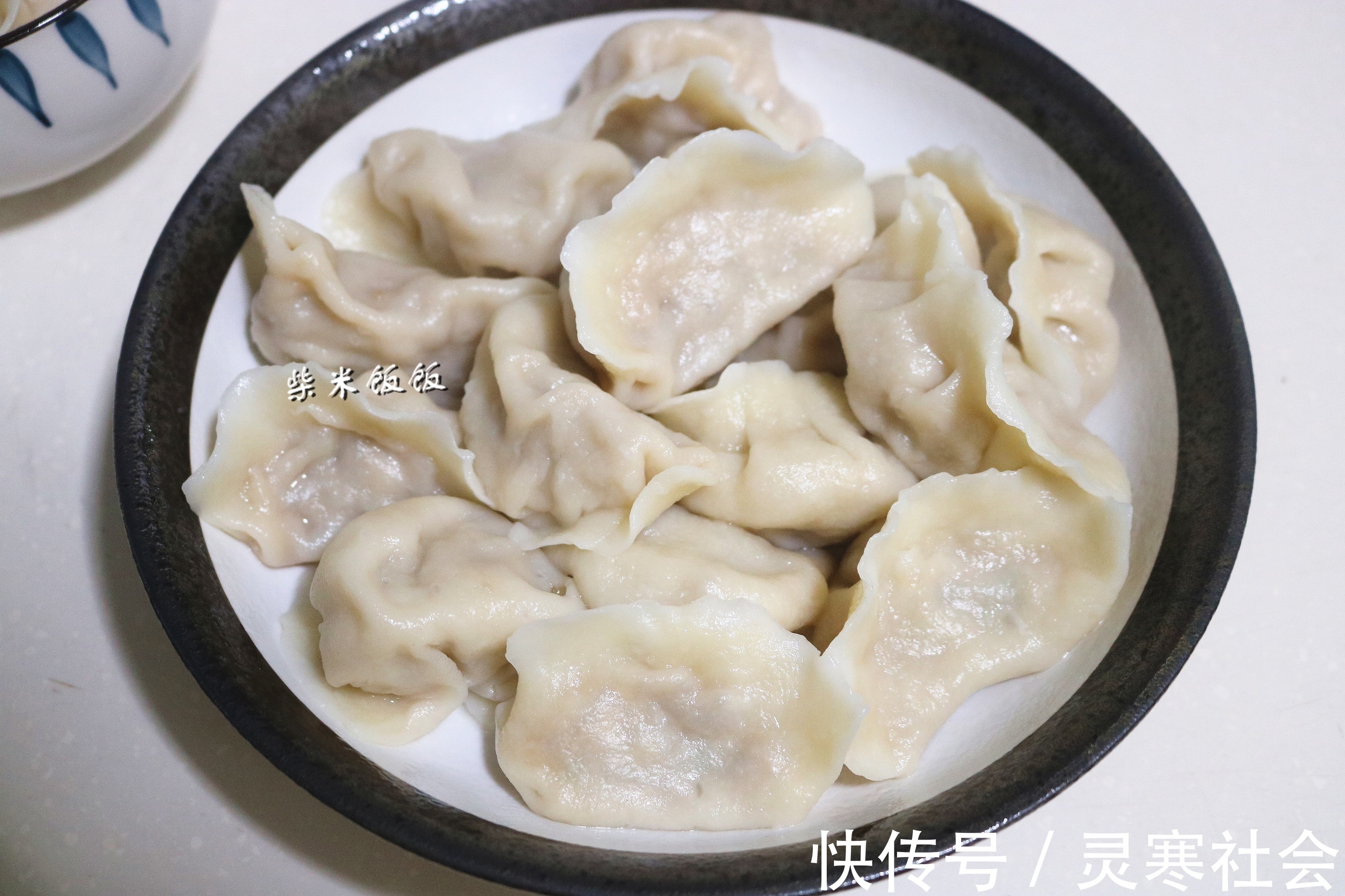 白菜汁|饺子还是这馅好吃,咬一口流汤汁,香软过瘾,一大盘不够吃