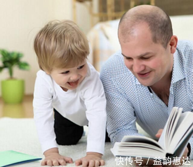 妈妈|妈妈倒立锻炼,宝宝的一个潜意识动作,网友实力坑妈