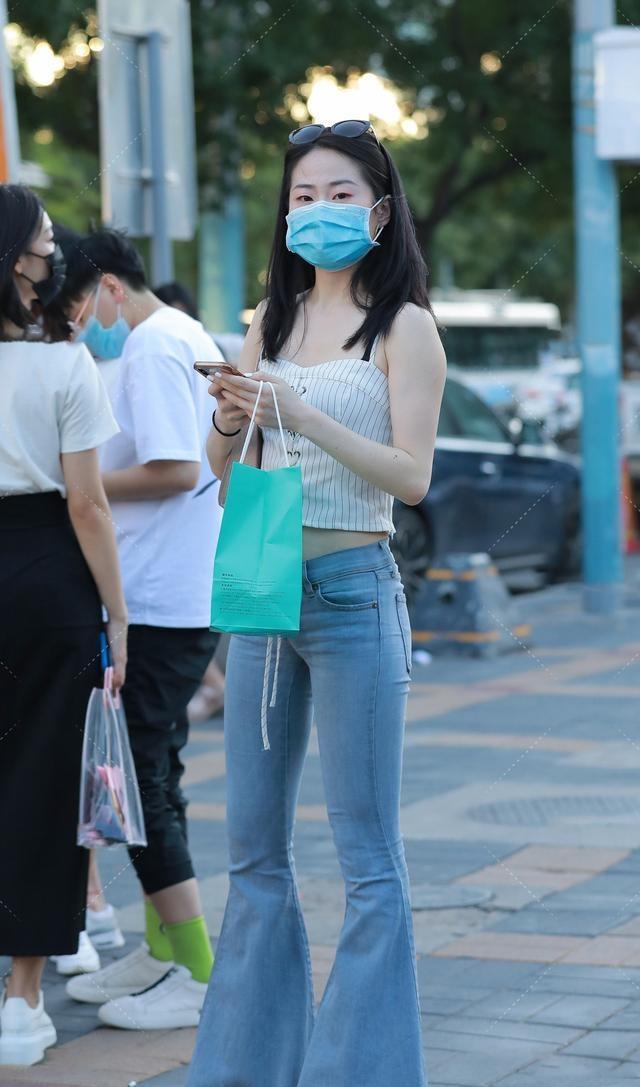 牛仔裤|夏装牛仔裤穿款式,个性酷酷,直接穿上也会很好看