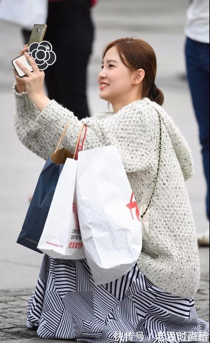 性感|街拍:笑容灿烂性感漂亮的美女样子真动人