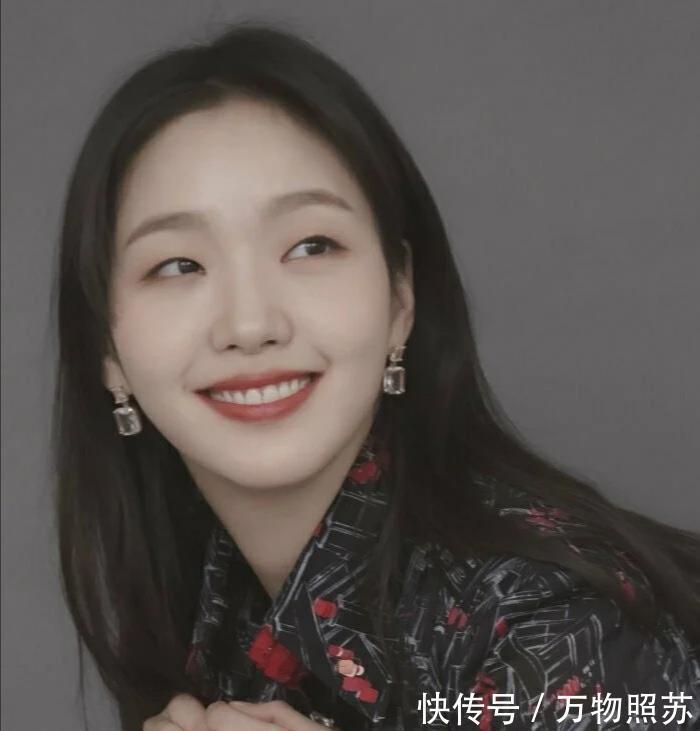 姐妹们|女生脸上有这些特征,属于天生的“耐看脸”,长得漂亮还讨喜