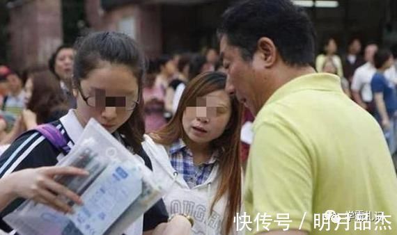 女孩|她高考忘涂答题卡，给监考老师下跪乞求机会，女孩如今怎样了？