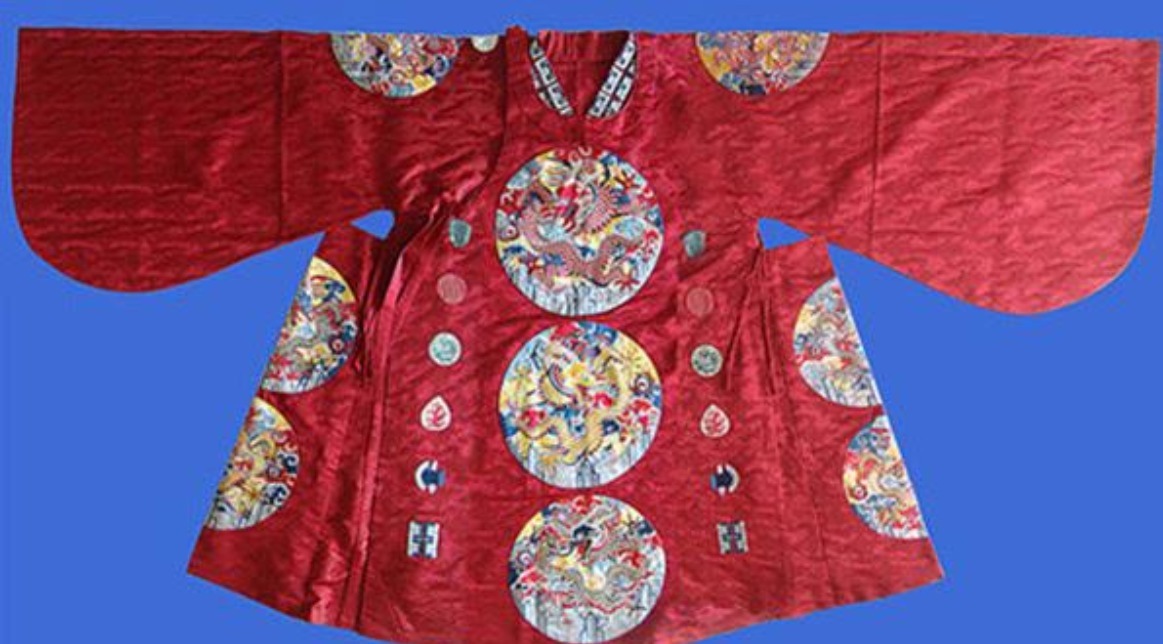 从来不|皇帝龙袍为什么从来不洗?一来穿洗过的没面子,二来洗着不方便