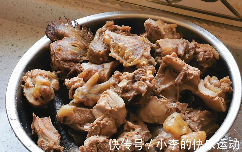 炖鸡要不要先汆水?看看步骤就懂了,炖的不好吃是因为少了这步